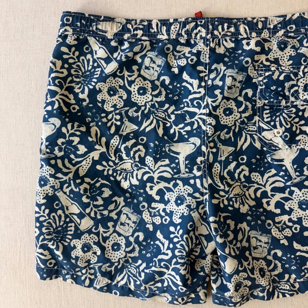 Tommy Bahama Swim Trunks Large Blue White Floral Cocktail Print Board Shorts‎